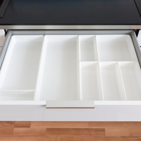 Individuelle Aufteilung Offene Schublade in Küchenmöbelstück nach Maß