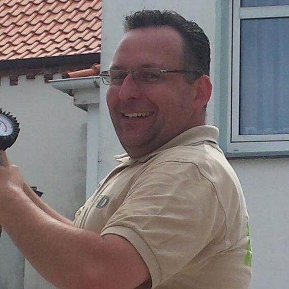 Teammitglied von PID bei der Arbeit