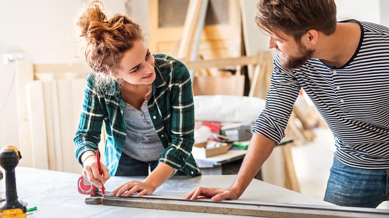 Tischler Azubis - Junge und Mädchen